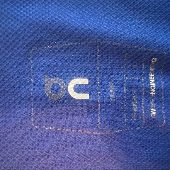 On Running Blue Fitted Sleeveless Tank Top - Picture 6 of 7